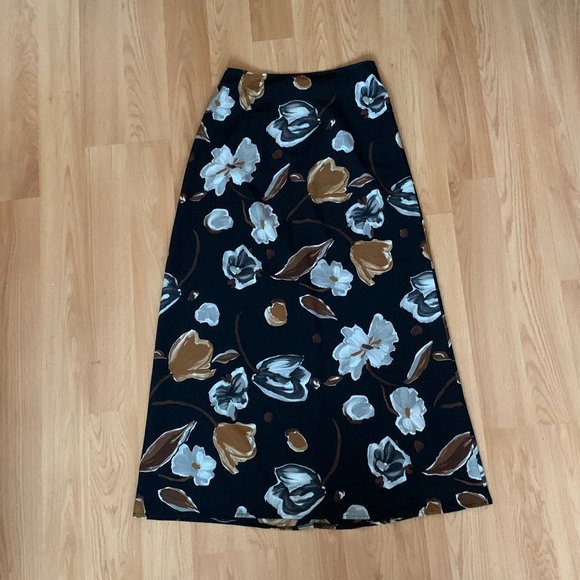 Beautiful Black Floral Mini Skirt - Picture 2 of 3